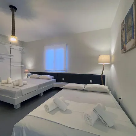 Faskomilo Paros * Naousa (Paros)