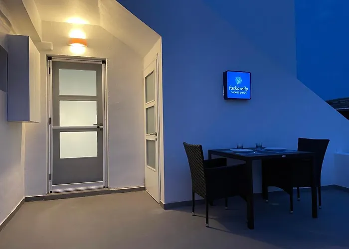 Faskomilo Paros * Науса