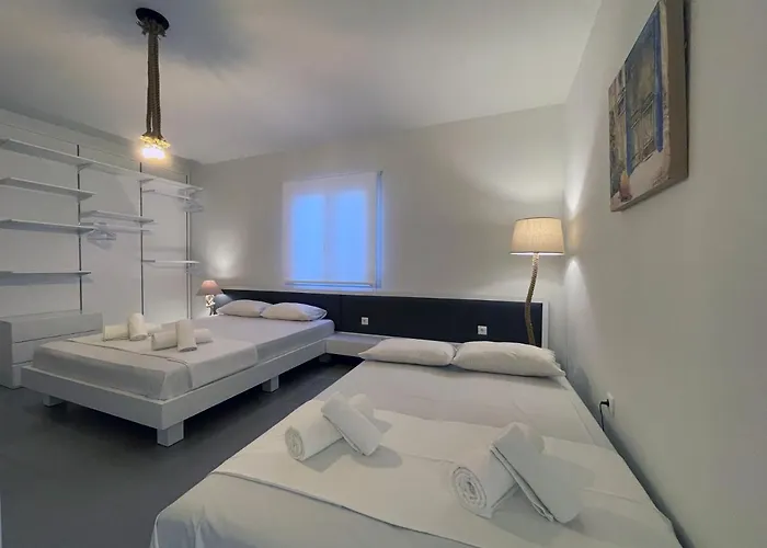 Faskomilo Paros * Науса